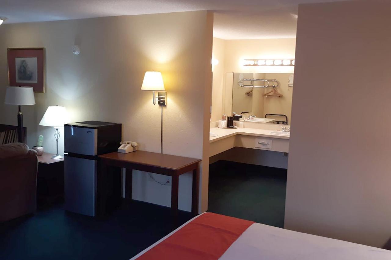 Super Value Inn Valdosta Esterno foto